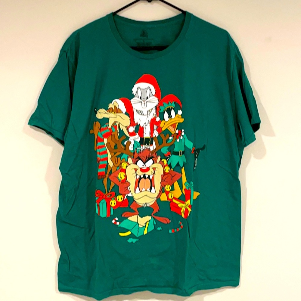 Looney Tunes Christmas Tee Size:L Color:Green